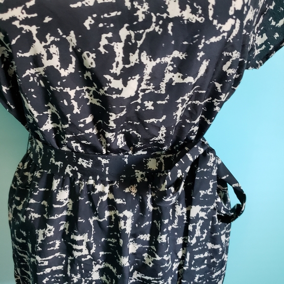 MOSSIMO Black &Ivory Dress - Picture 3 of 7